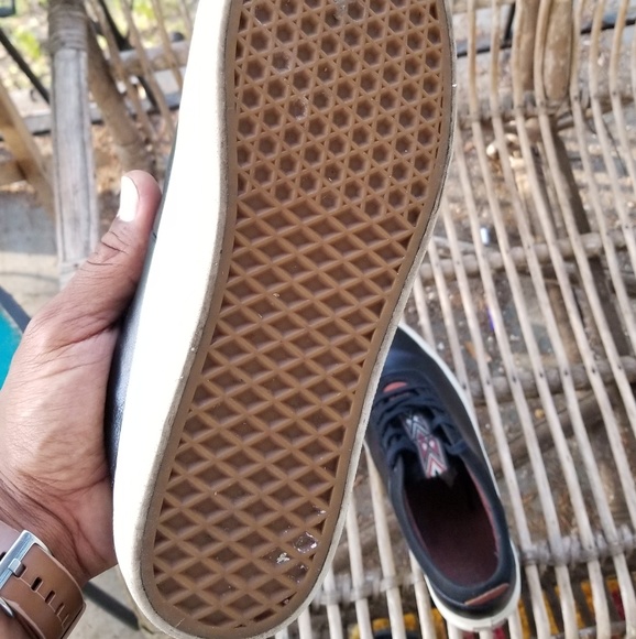 Vans - Picture 2 of 4